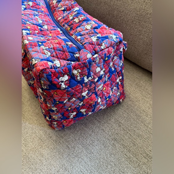 Vera Bradley Peanuts Snoopy’s House Large Travel Duffel Bag NWT - Picture 5 of 8